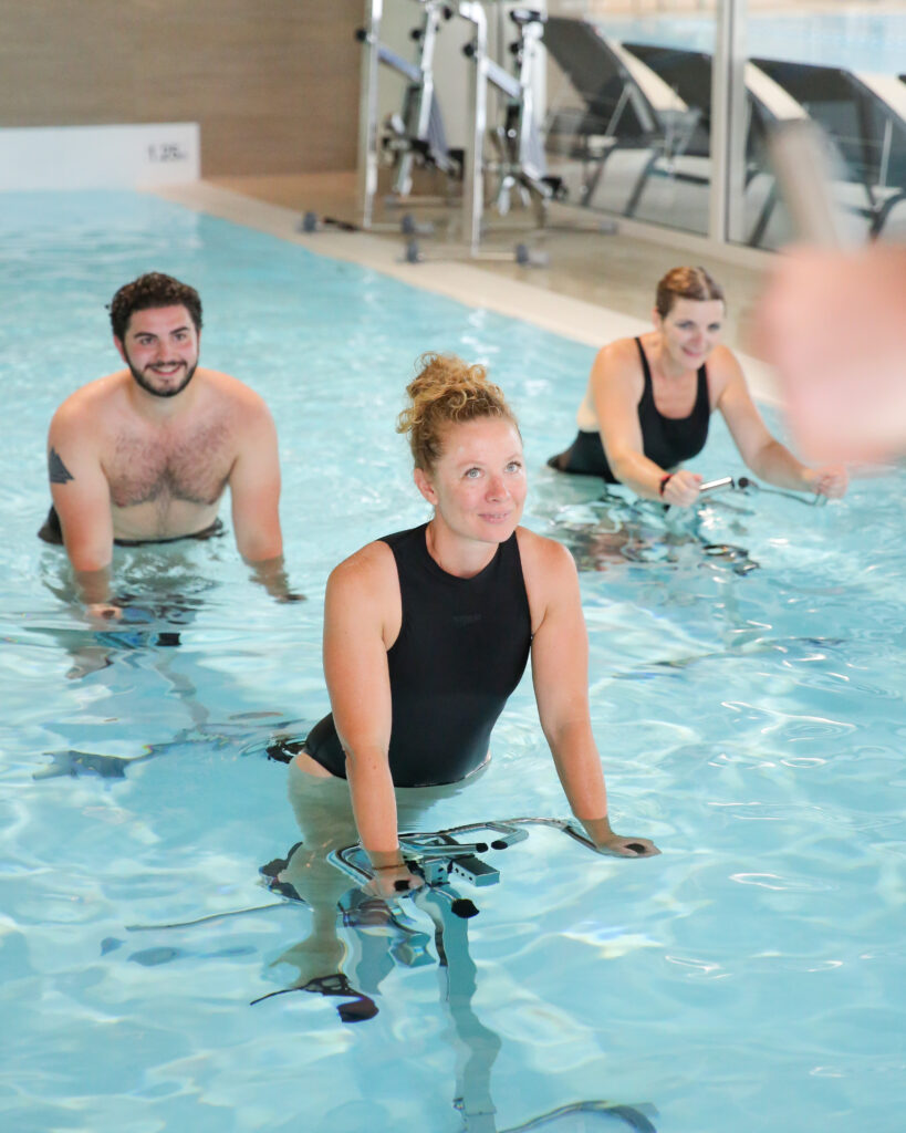 Seance d'aquabike a l'Academie du Mouvement a Saint-Maur-des-Fosses.