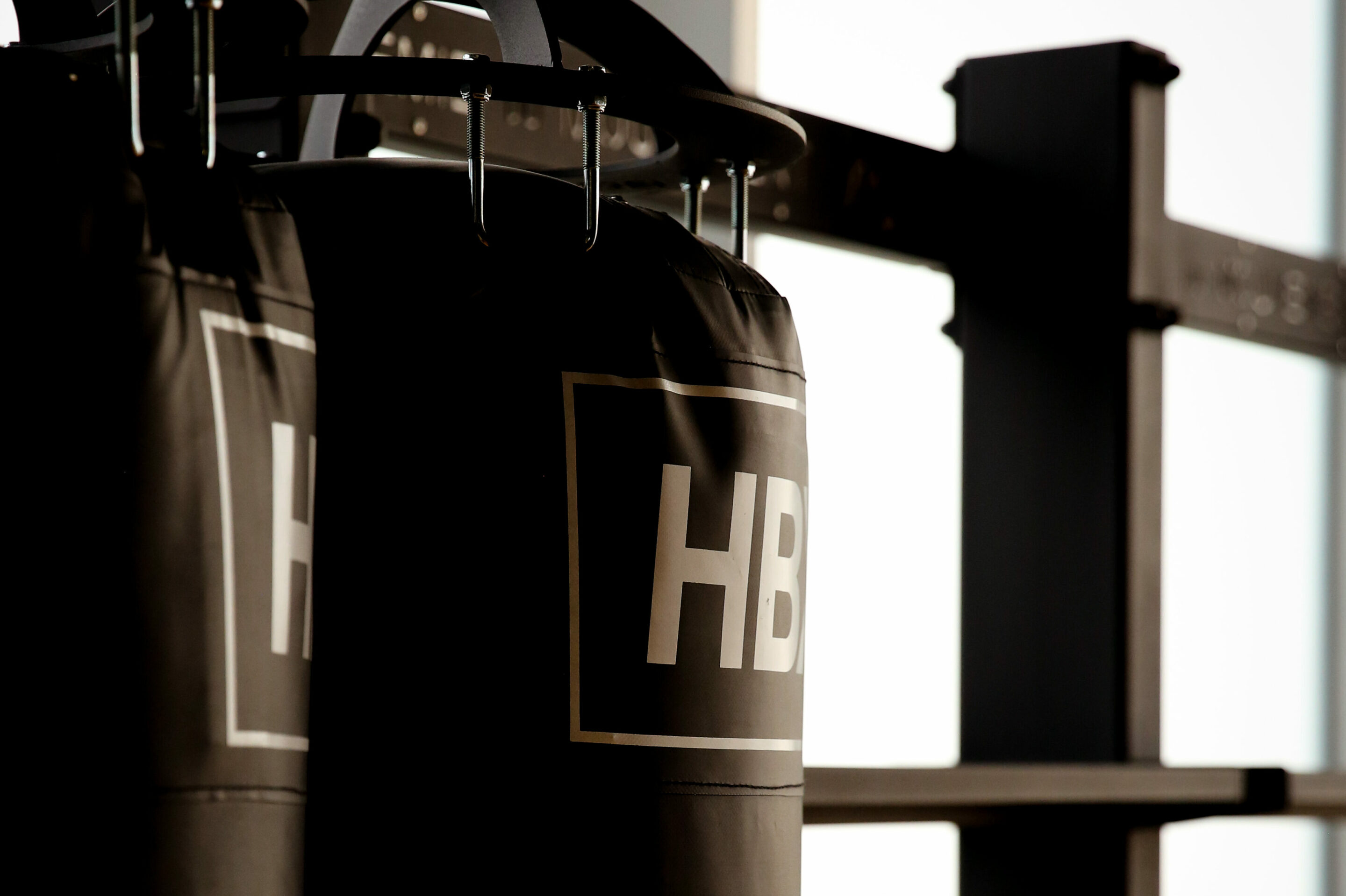 Sac de boxe, cours de HBX boxing a Saint-Maur-des-Fosses, salle de sport Saint-Maur, séance de fitness a l'Academie du Mouvement 